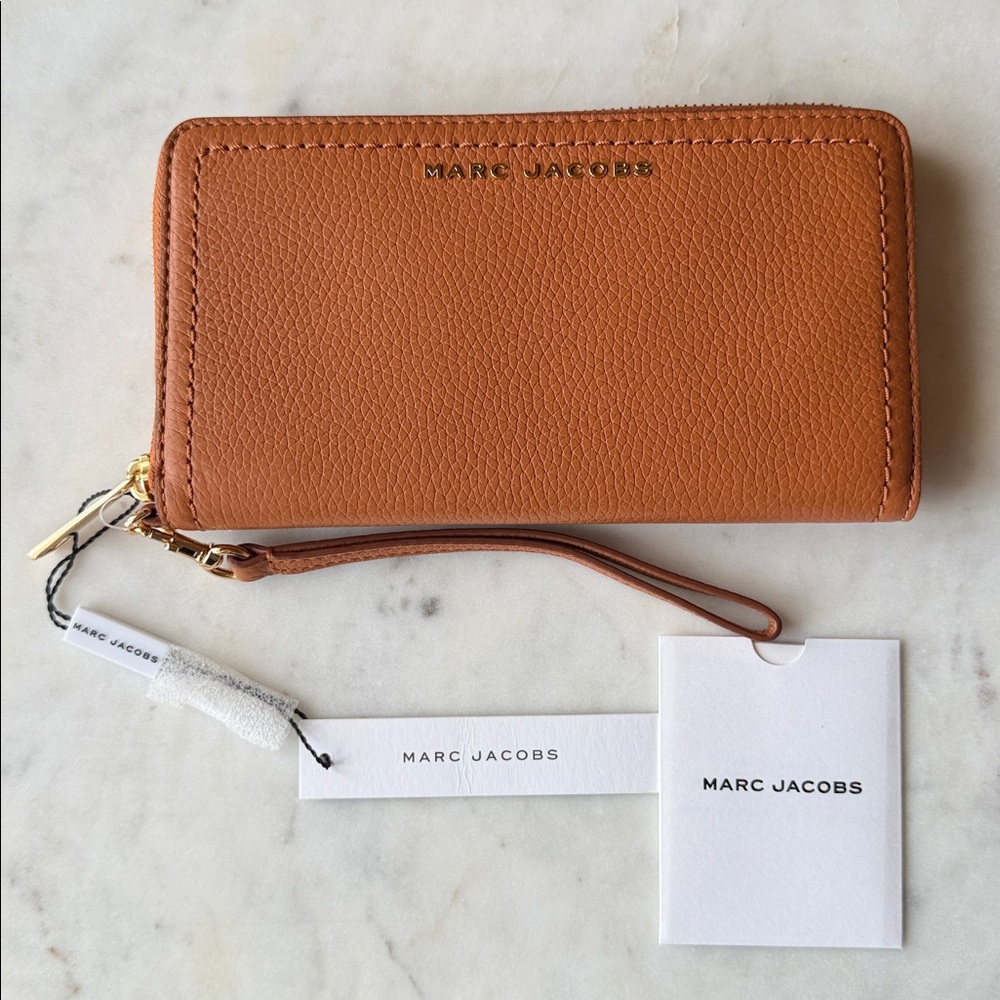 NWT Marc Jacobs Brown Leather Wristlet